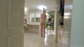 I met delivery guy naked. Look what happend. Prank. Real delivery.